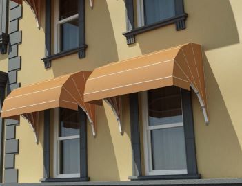 Cappottina su finestra di locale
