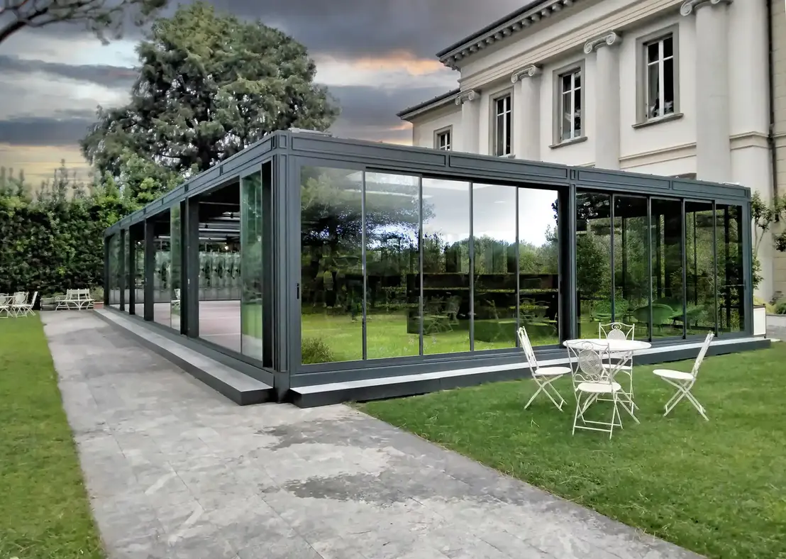 Vetrate panoramiche su pergola bioclimatica